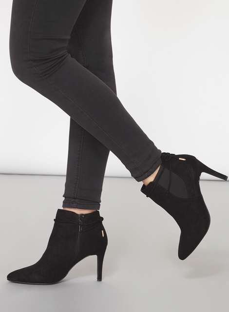 Black 'Wales' Pointed Boots